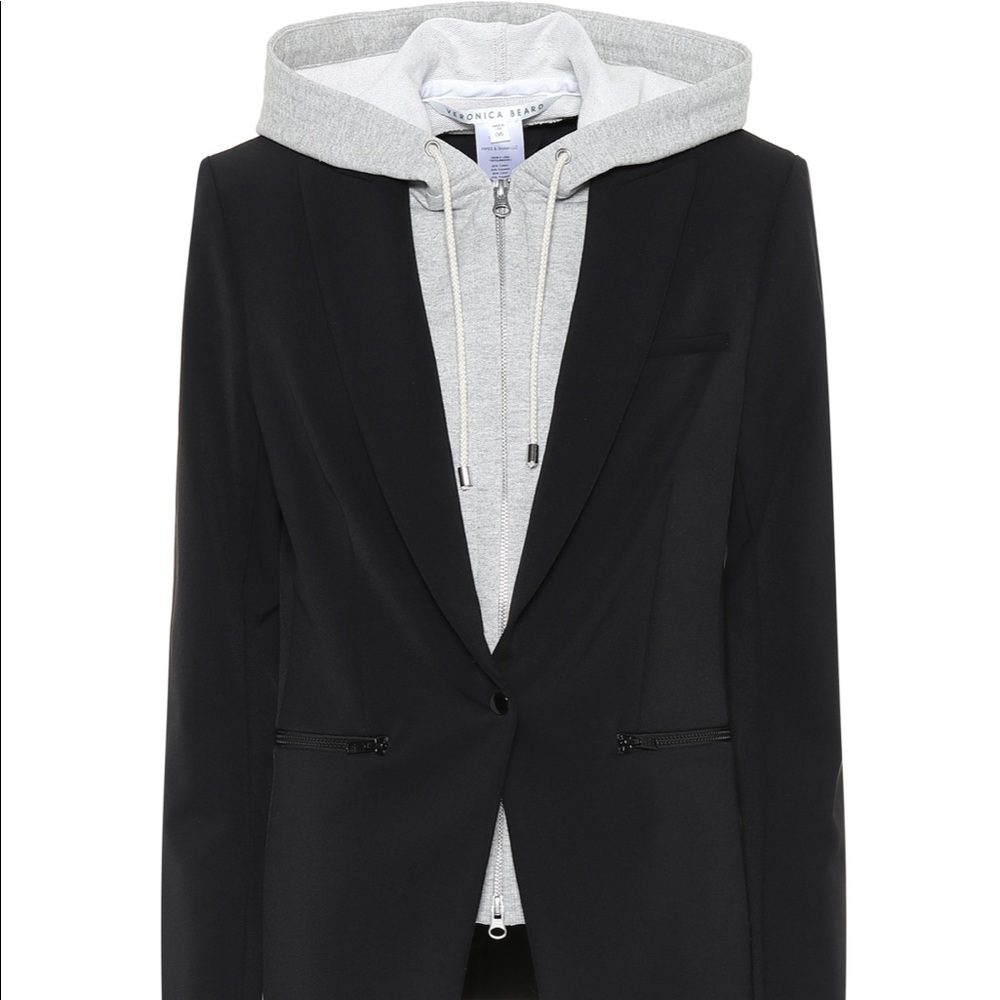 VERONICA BEARD SCUBA DICKEY JACKET SIZE 4 NAVY NEVER WORN. I work at VB.